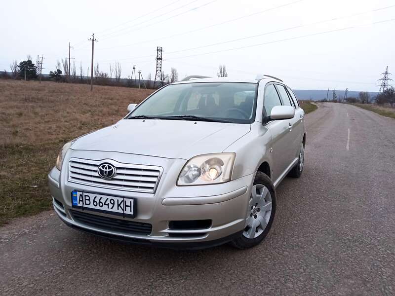 2005 toyota avensis