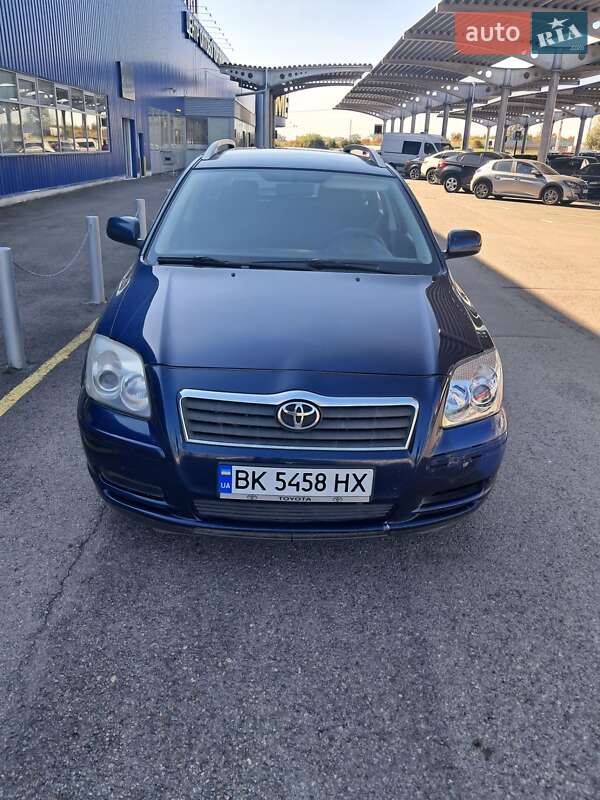2003 toyota avensis