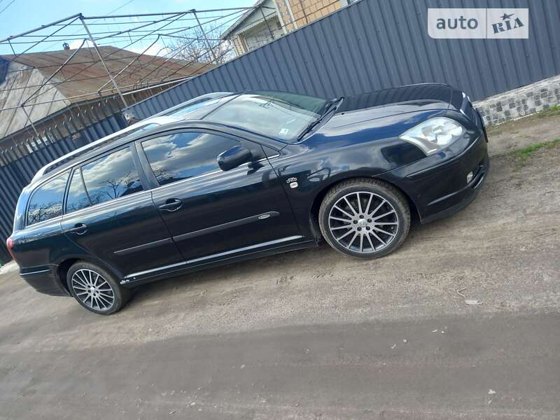 2003 toyota avensis