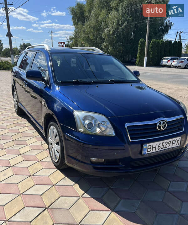 2003 toyota avensis