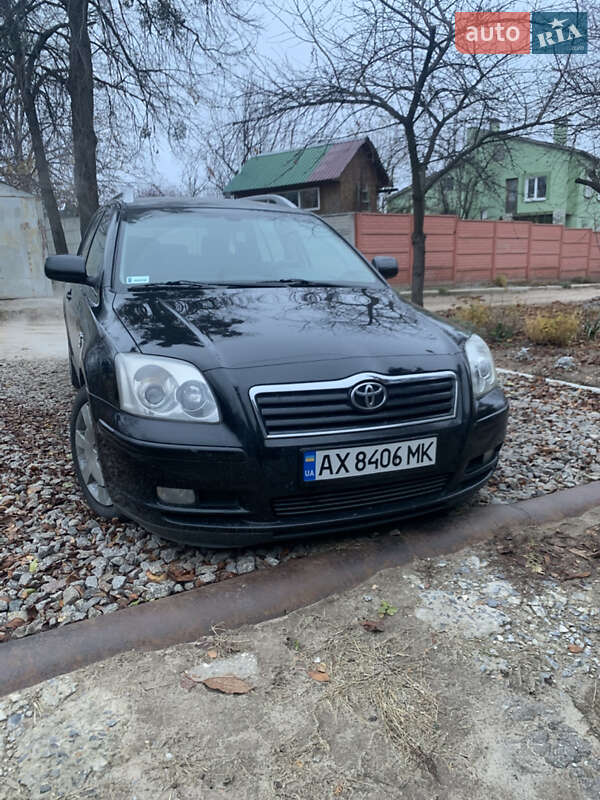 2003 toyota avensis