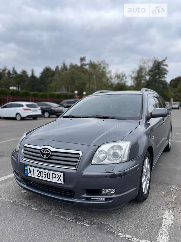 2004 toyota avensis