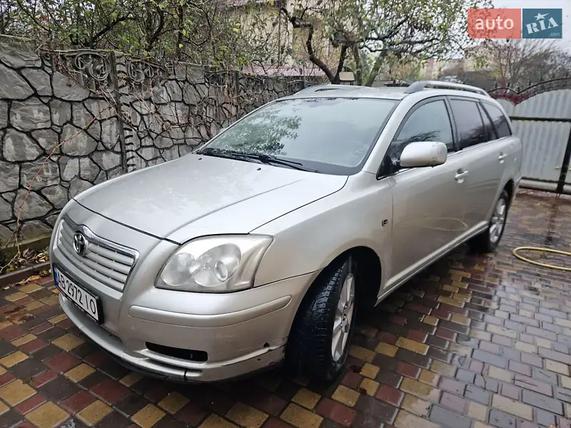 2004 toyota avensis