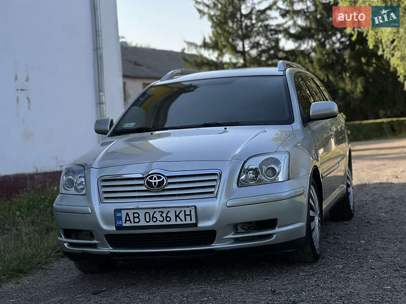 2003 toyota avensis