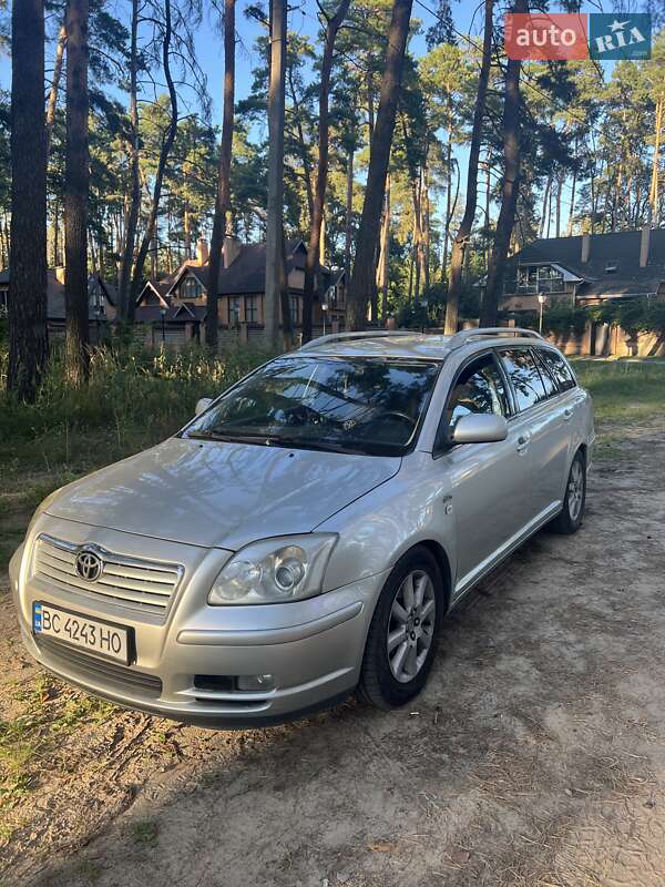 2005 toyota avensis