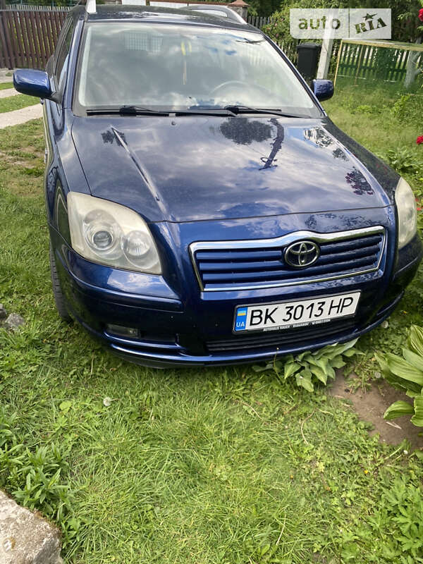2005 toyota avensis