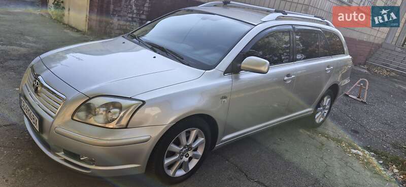 2003 toyota avensis