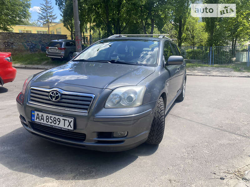 2003 toyota avensis