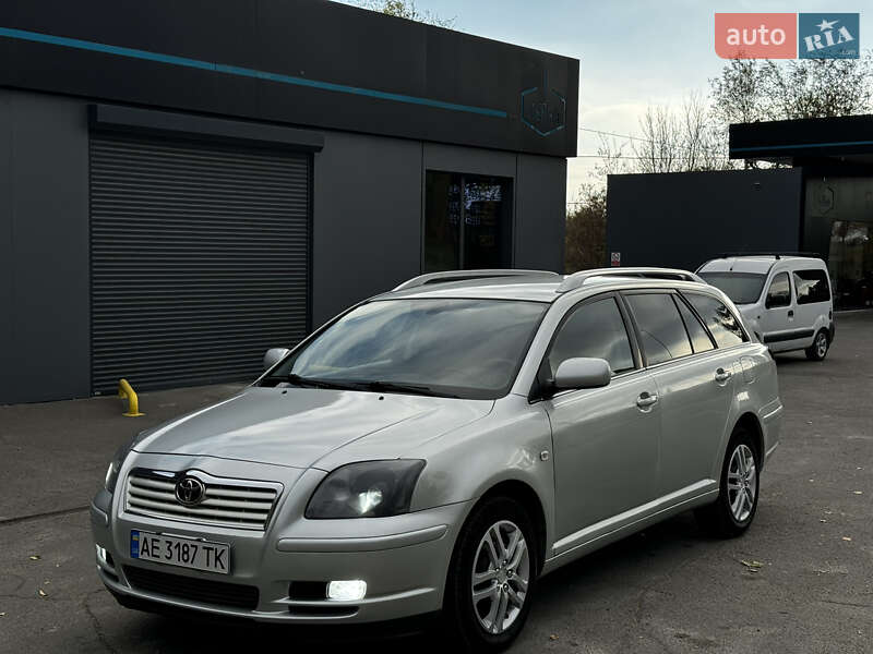2003 toyota avensis