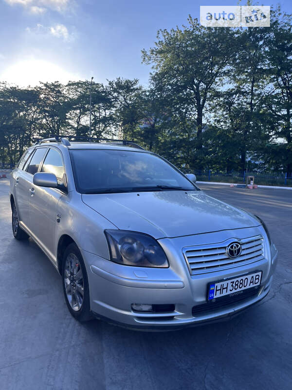 2004 toyota avensis