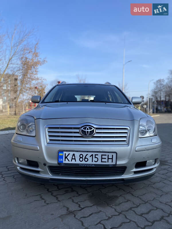 2004 toyota avensis