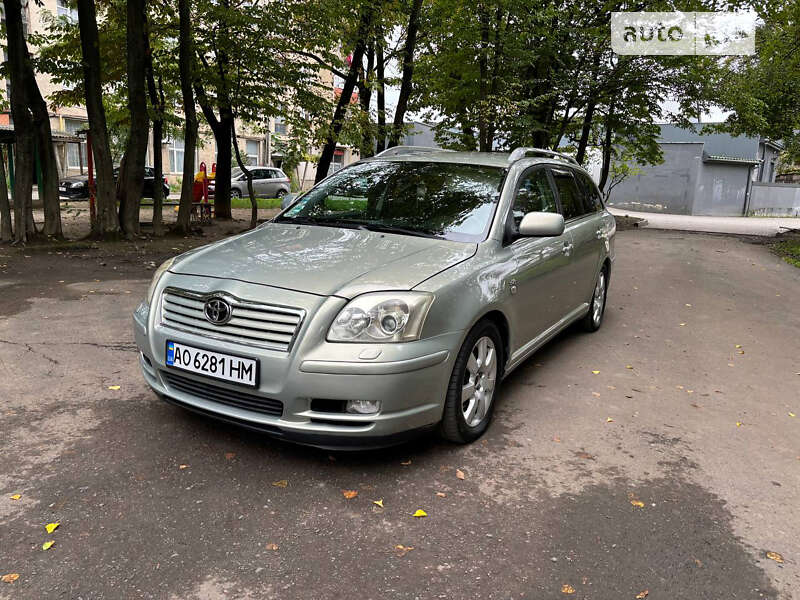 2004 toyota avensis