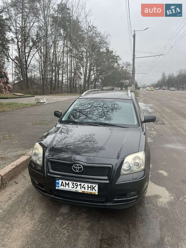 2005 toyota avensis