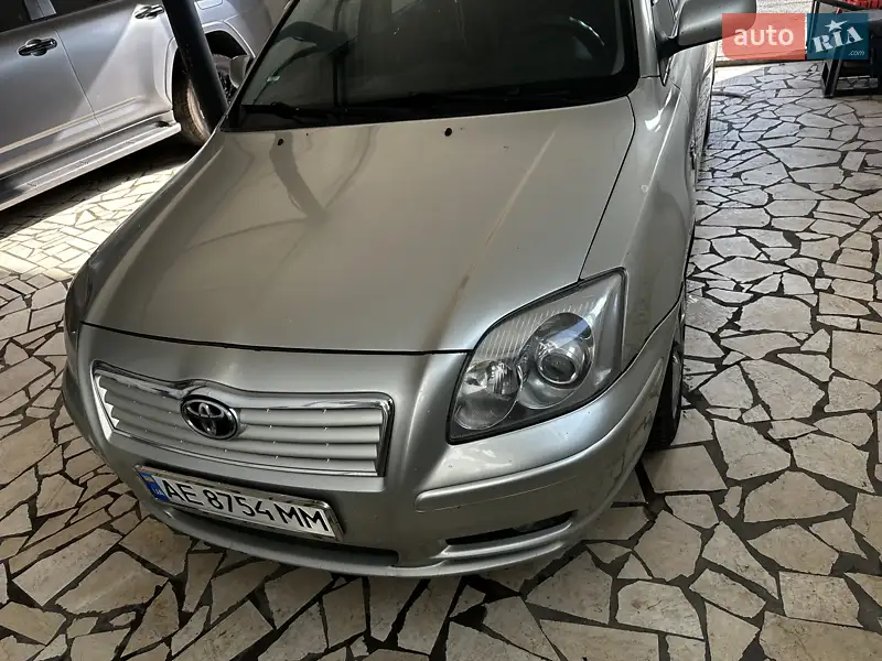 2003 toyota avensis