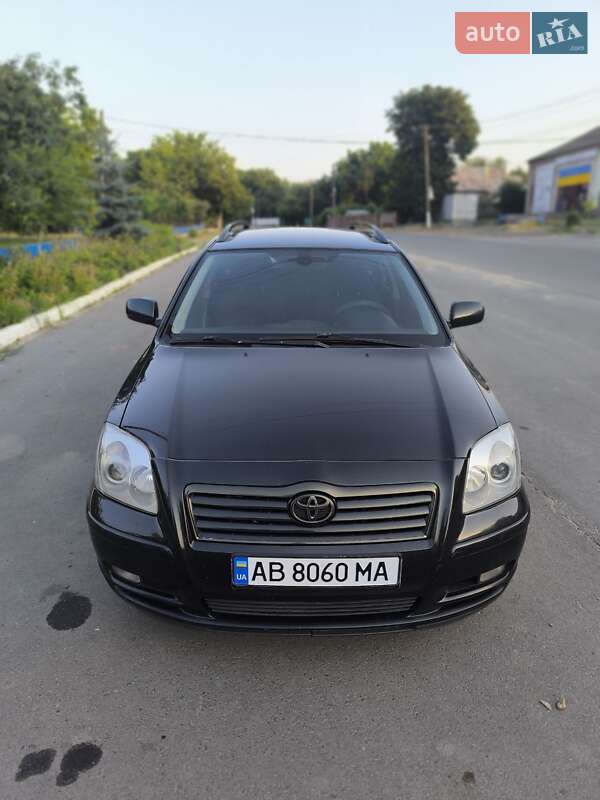 2003 toyota avensis