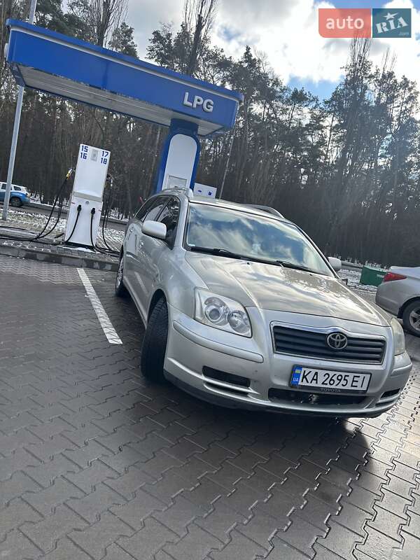 2003 toyota avensis