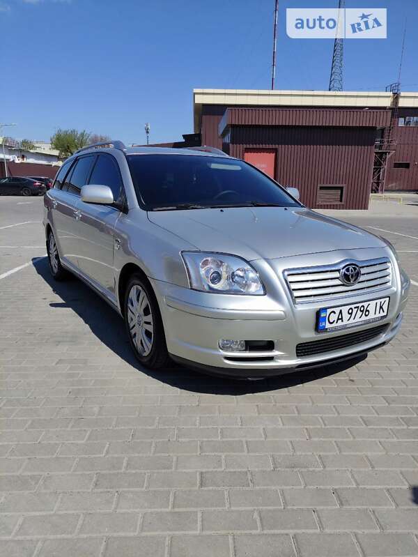 2004 toyota avensis