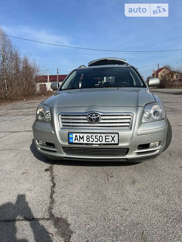 2005 toyota avensis