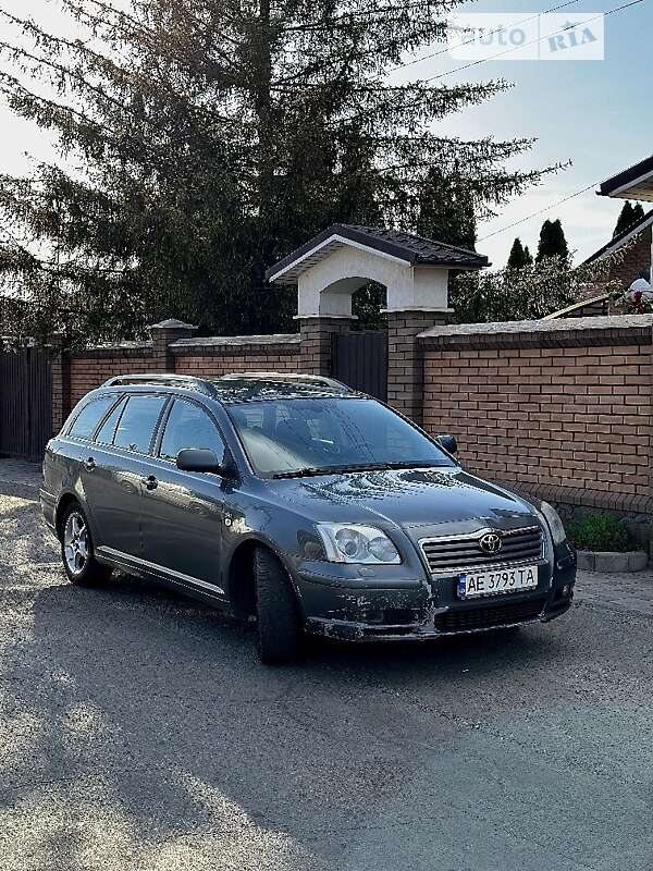 2003 toyota avensis