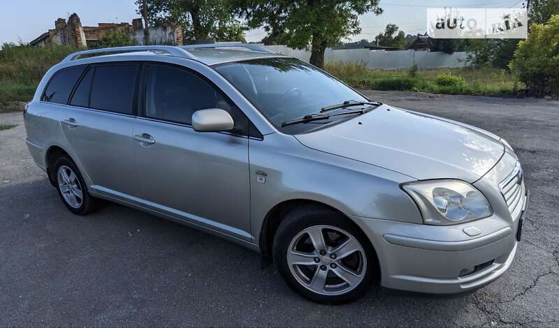 2004 toyota avensis