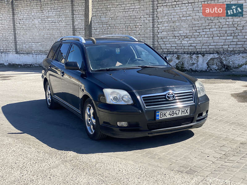 2004 toyota avensis