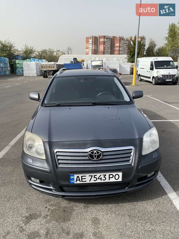 2004 toyota avensis