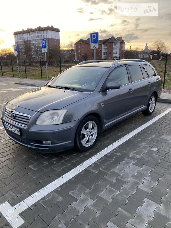 2004 toyota avensis