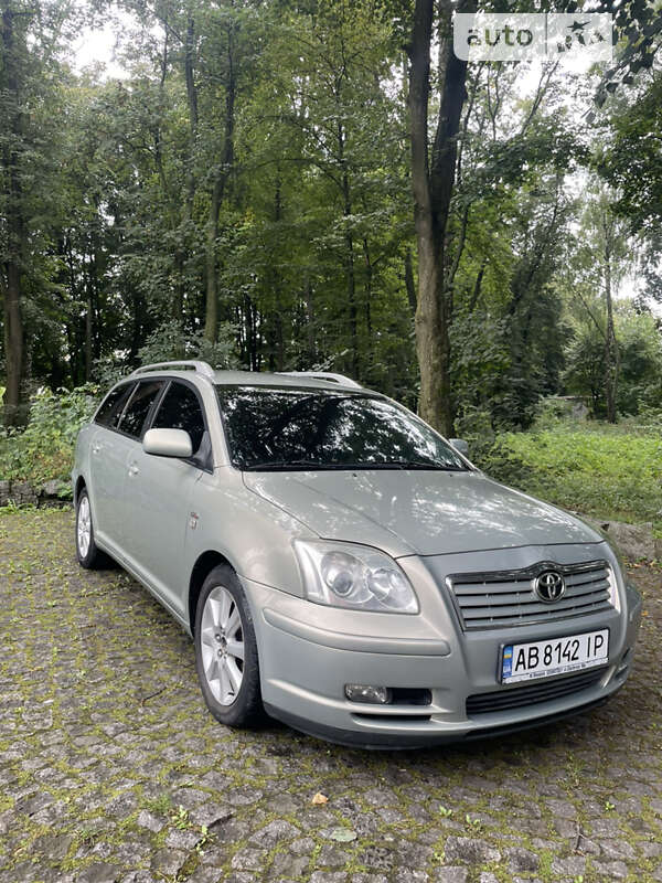 2005 toyota avensis