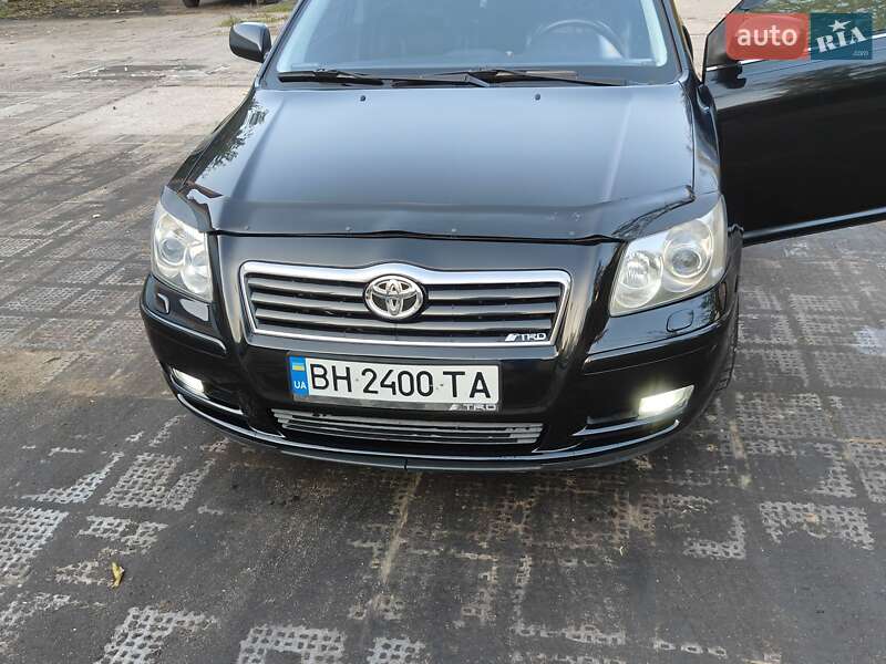 2005 toyota avensis