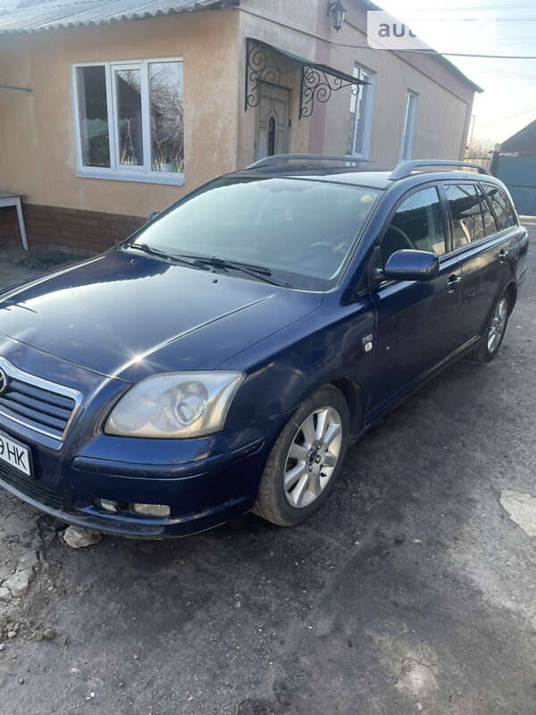 2003 toyota avensis