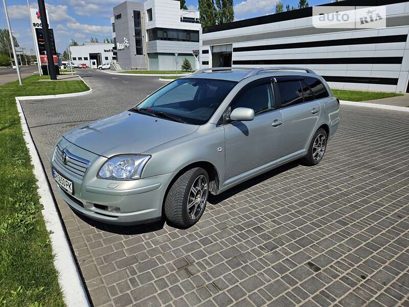 2004 toyota avensis