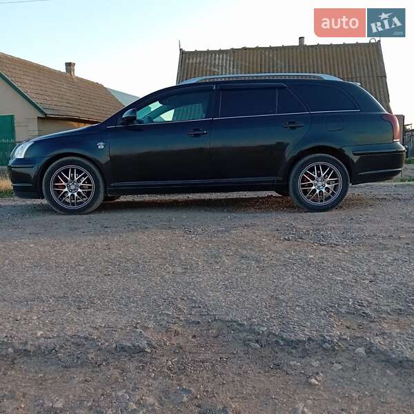 2004 toyota avensis