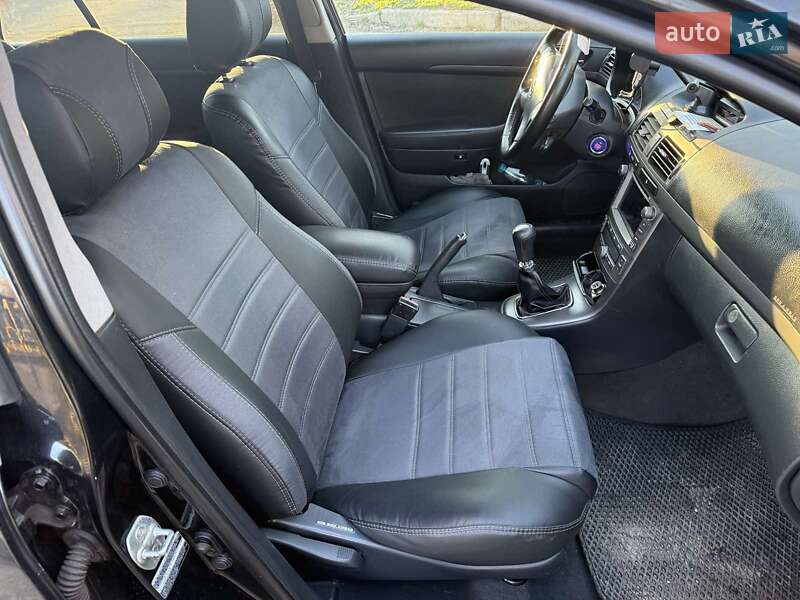 2006 toyota avensis