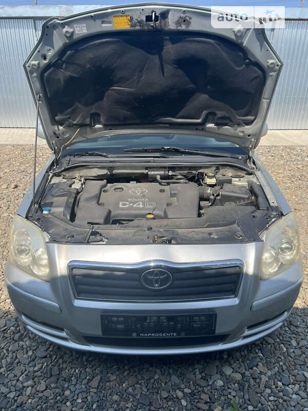 2003 toyota avensis