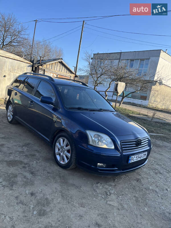 2003 toyota avensis