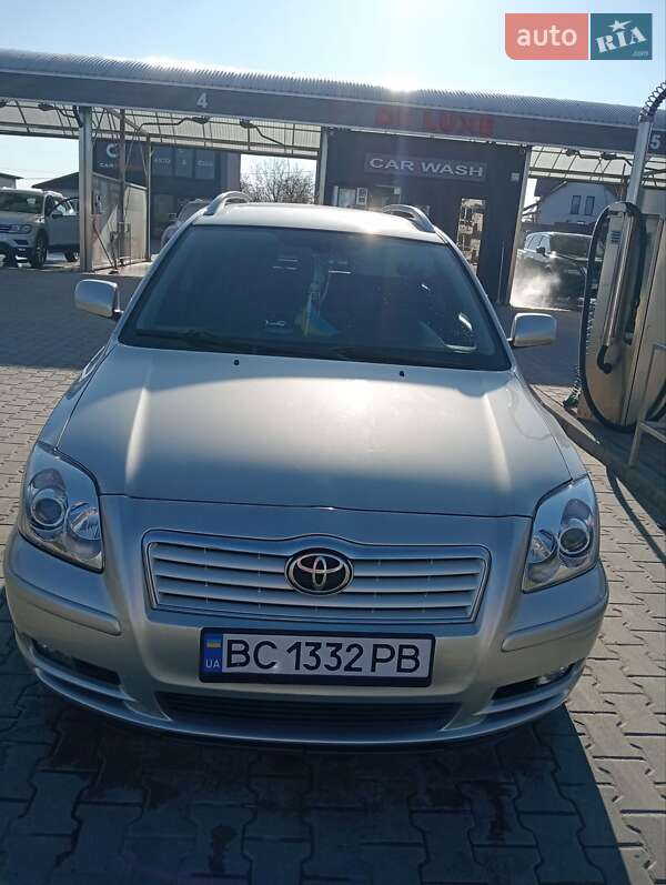 2004 toyota avensis