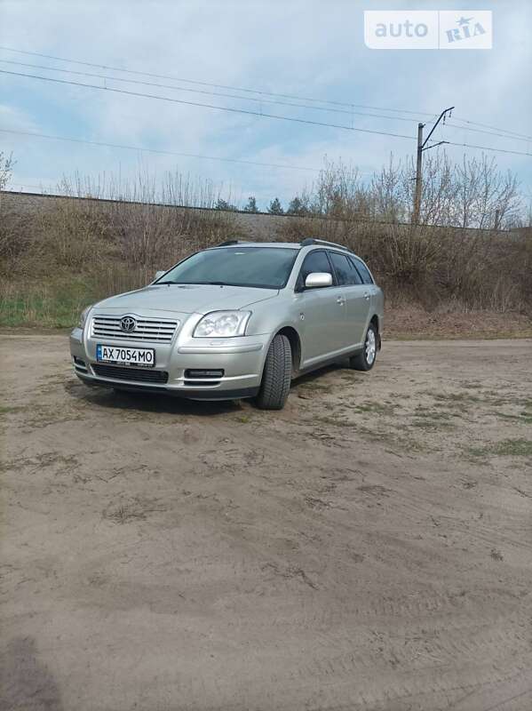 2004 toyota avensis