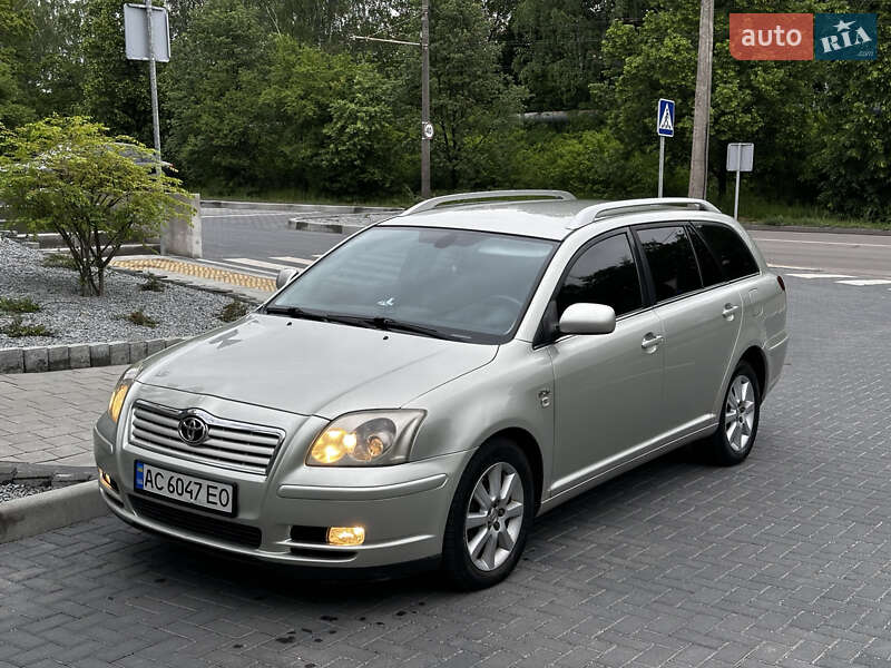 2004 toyota avensis