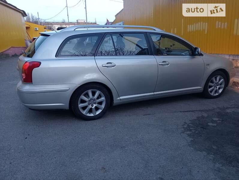 2003 toyota avensis