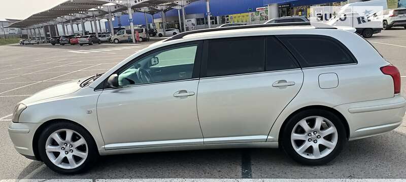 2004 toyota avensis