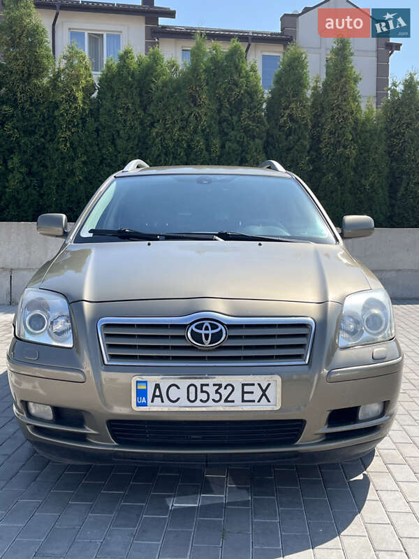 2004 toyota avensis
