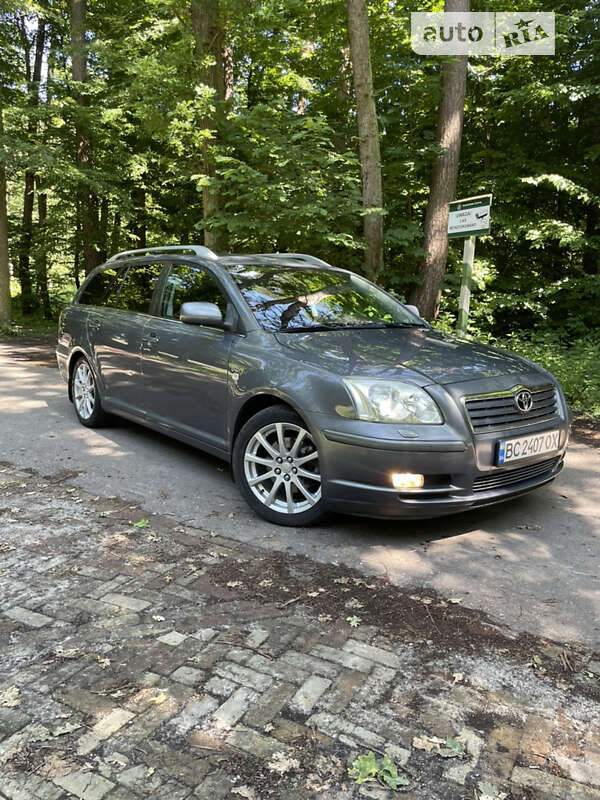2004 toyota avensis