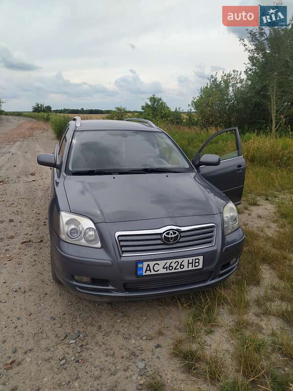 2004 toyota avensis