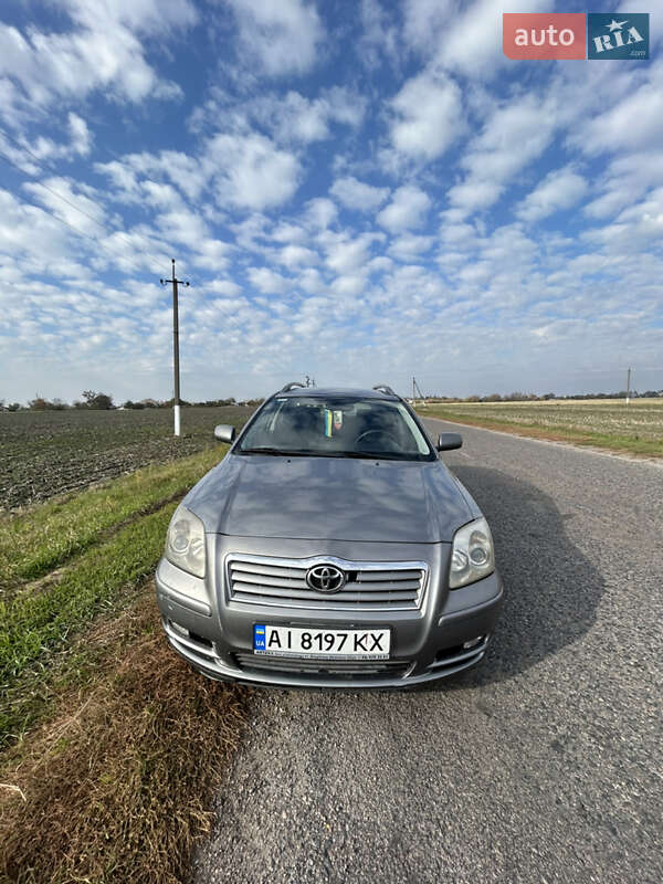 2005 toyota avensis
