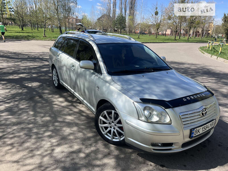 2003 toyota avensis