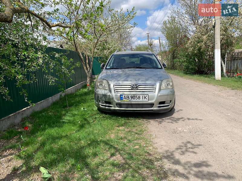 2003 toyota avensis
