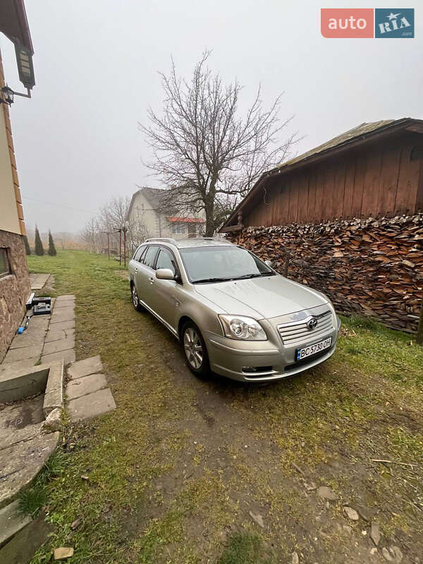 2003 toyota avensis