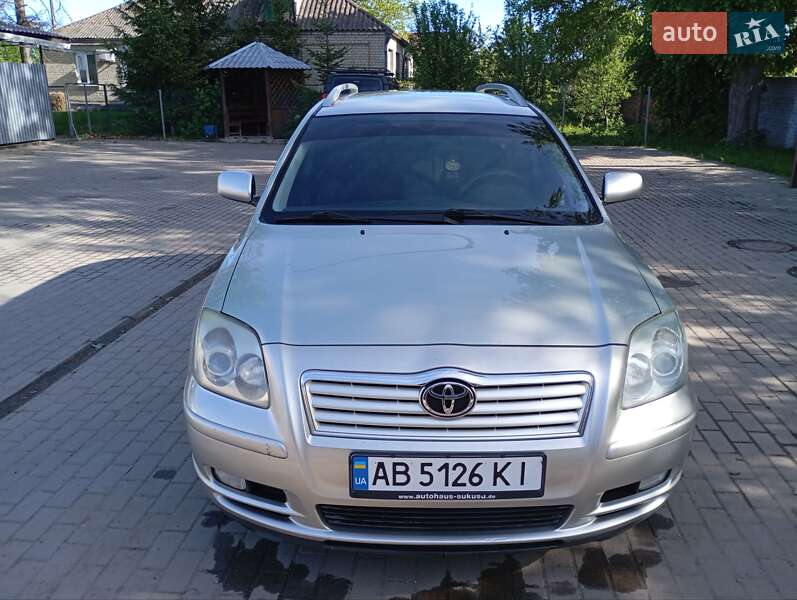 2003 toyota avensis