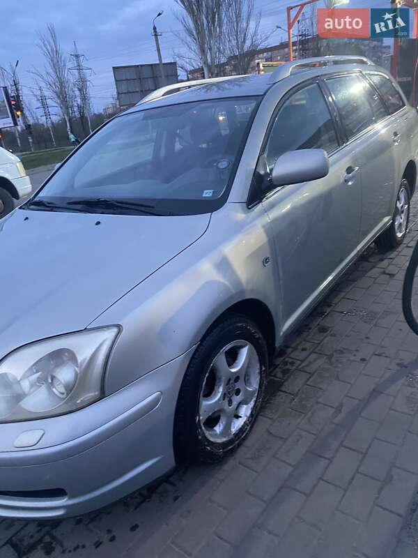 2003 toyota avensis