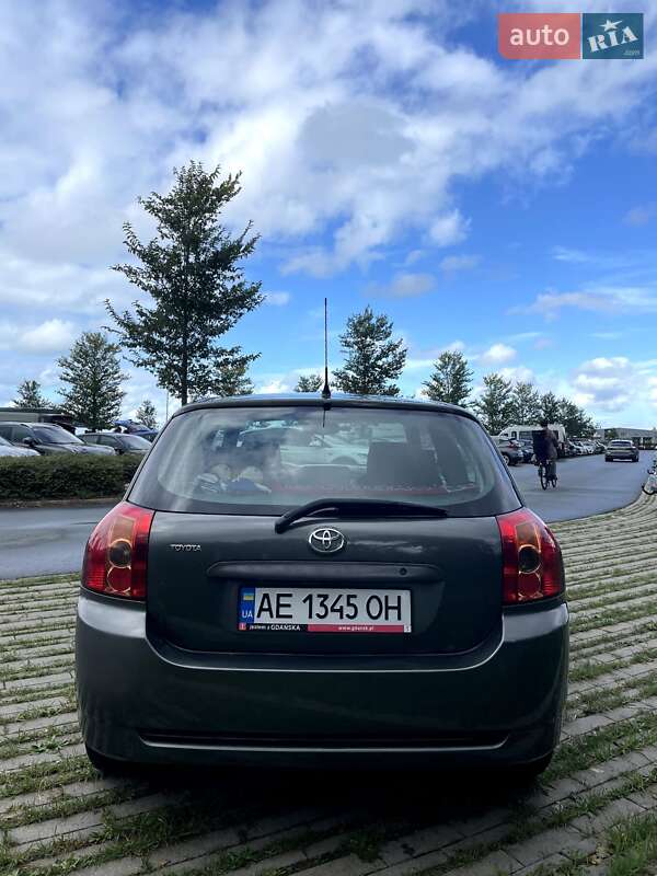 2004 toyota corolla